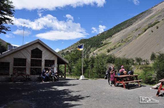 Turistas lancham no Acampamento Chileno, no Parque Nacional Torres del Paine, no sul do Chile